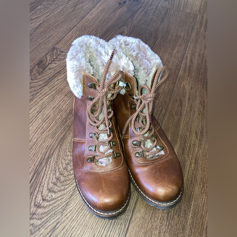 Women’s Brown Faux-Fur Lined Winter Lace-Up Boots